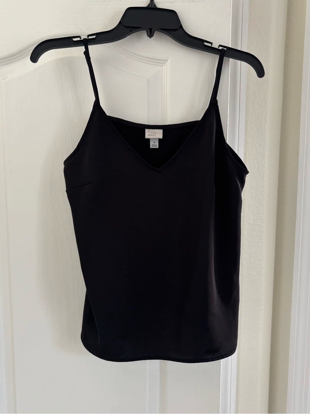 Women’s Black V-Neck Spaghetti Strap Cami Top